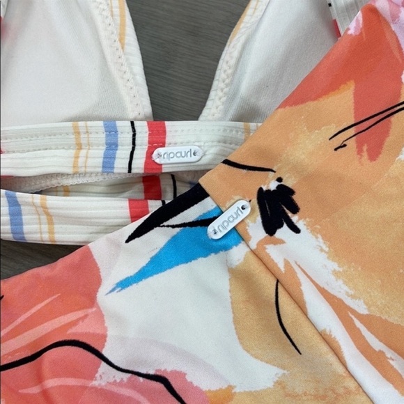 ☀️RIP CURL☀️ BLOSSOM STRIPE TRI TOP BLOSSOM HI LEG REVERSIBLE BIKINI SET - Picture 16 of 16